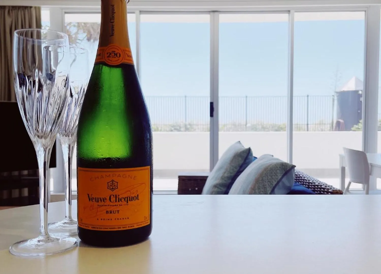 Golden Sands On The Beach - Absolute Beachfront Apartments Main Beach Australia