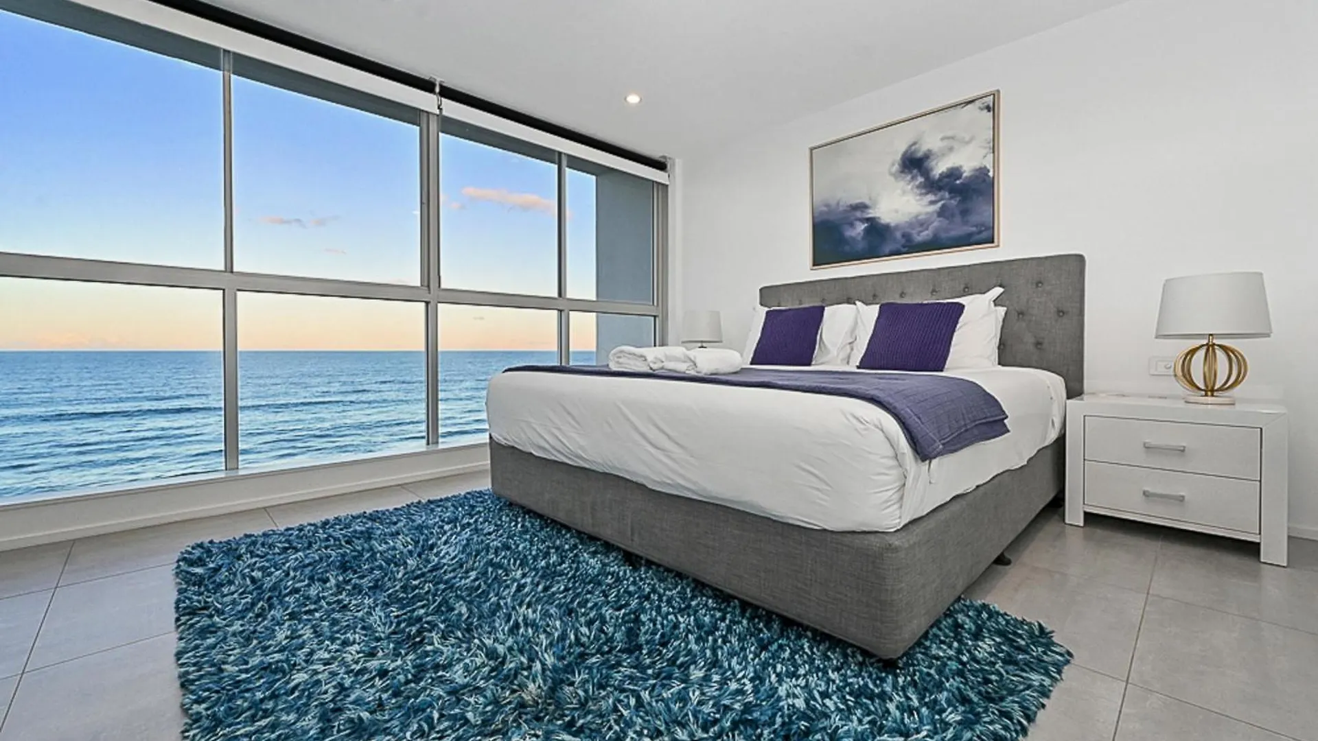 Golden Sands On The Beach - Absolute Beachfront Apartments Main Beach 4*,