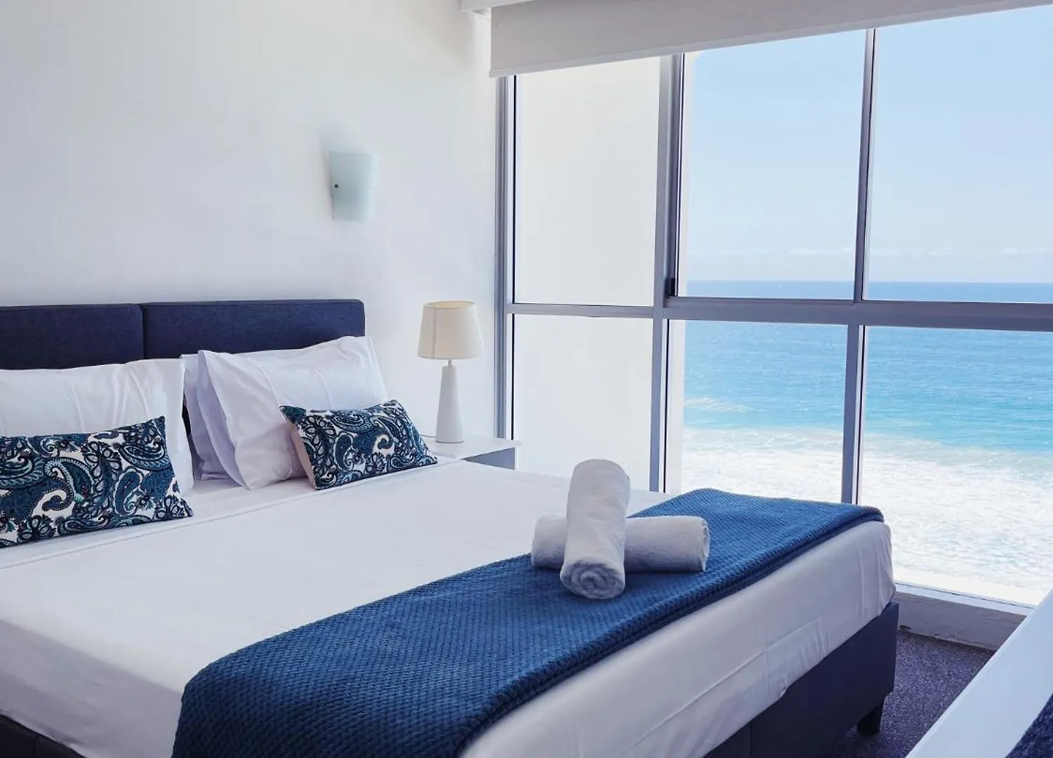 Golden Sands On The Beach - Absolute Beachfront Apartments Main Beach
