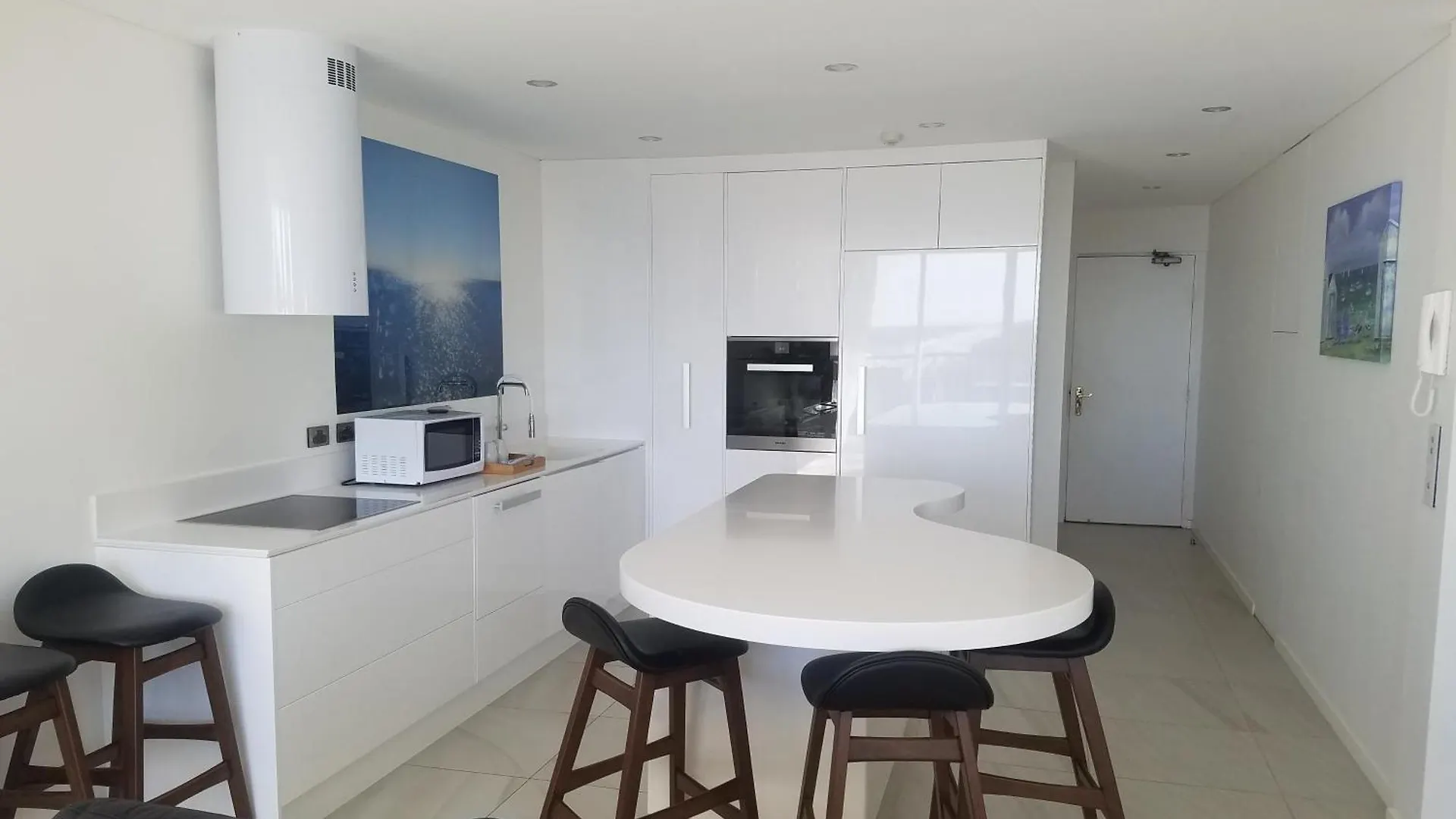 Golden Sands On The Beach - Absolute Beachfront Apartments Main Beach 4*,  Australia