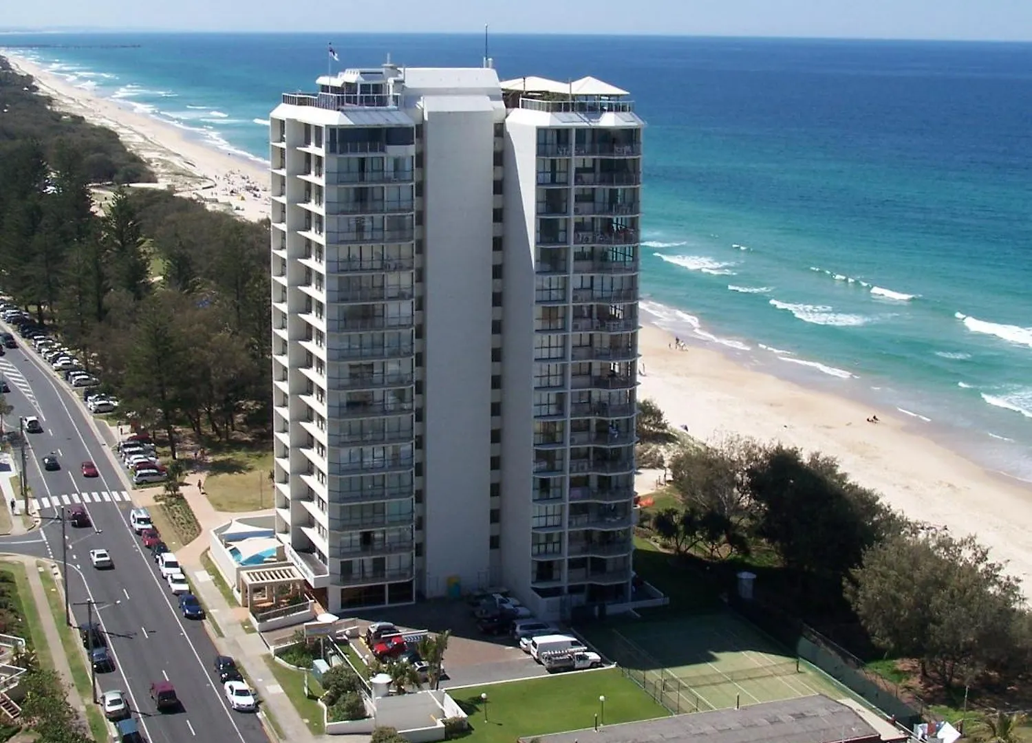Golden Sands On The Beach - Absolute Beachfront Apartments Main Beach Aparthotel