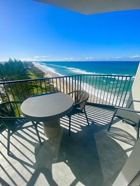 Golden Sands On The Beach - Absolute Beachfront Apartments Main Beach Aparthotel
