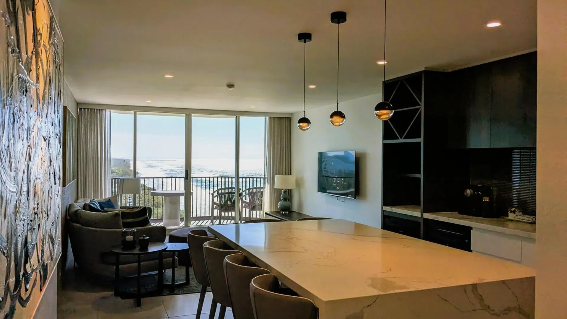 Golden Sands On The Beach - Absolute Beachfront Apartments Main Beach Australia