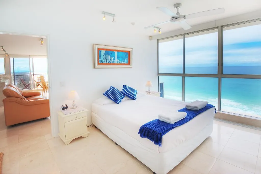 Golden Sands On The Beach - Absolute Beachfront Apartments Main Beach 4*,  Australia