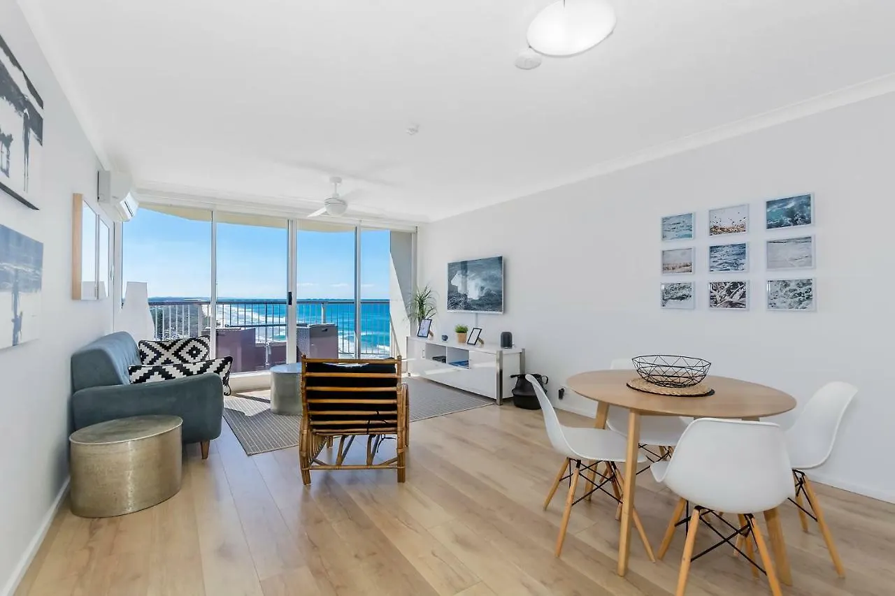 Golden Sands On The Beach - Absolute Beachfront Apartments Main Beach 4*,