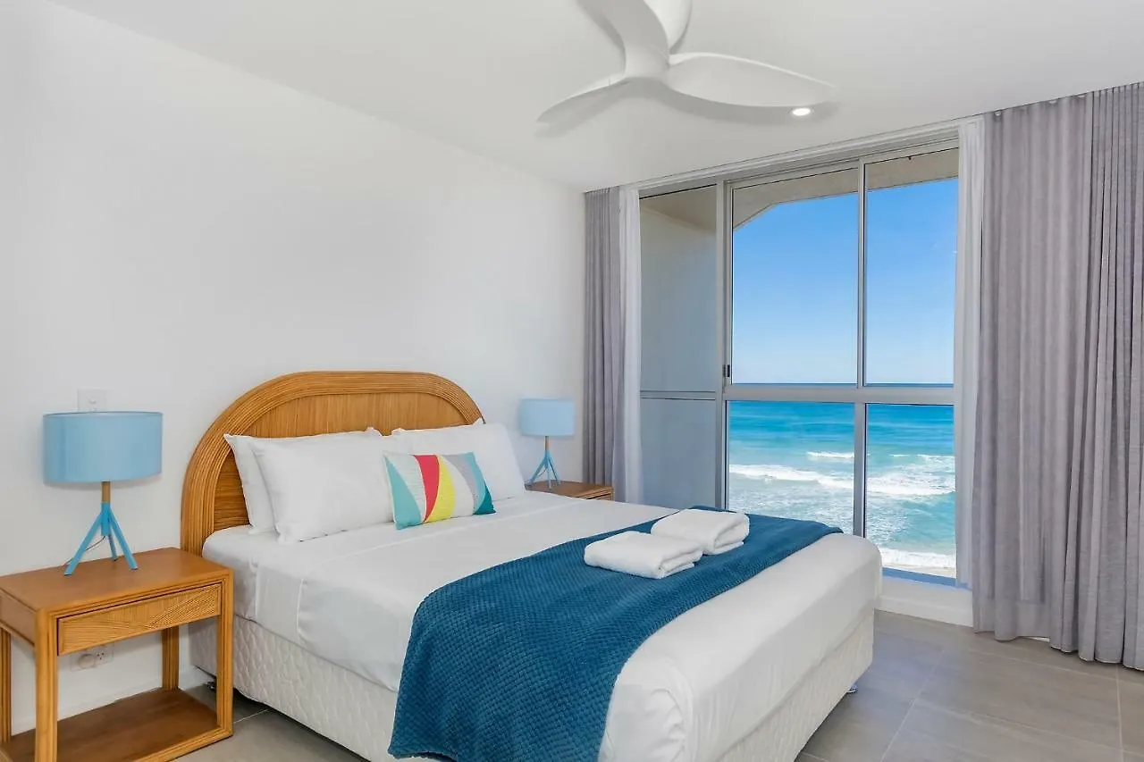 **** Aparthotel Golden Sands On The Beach - Absolute Beachfront Apartments Main Beach Australia