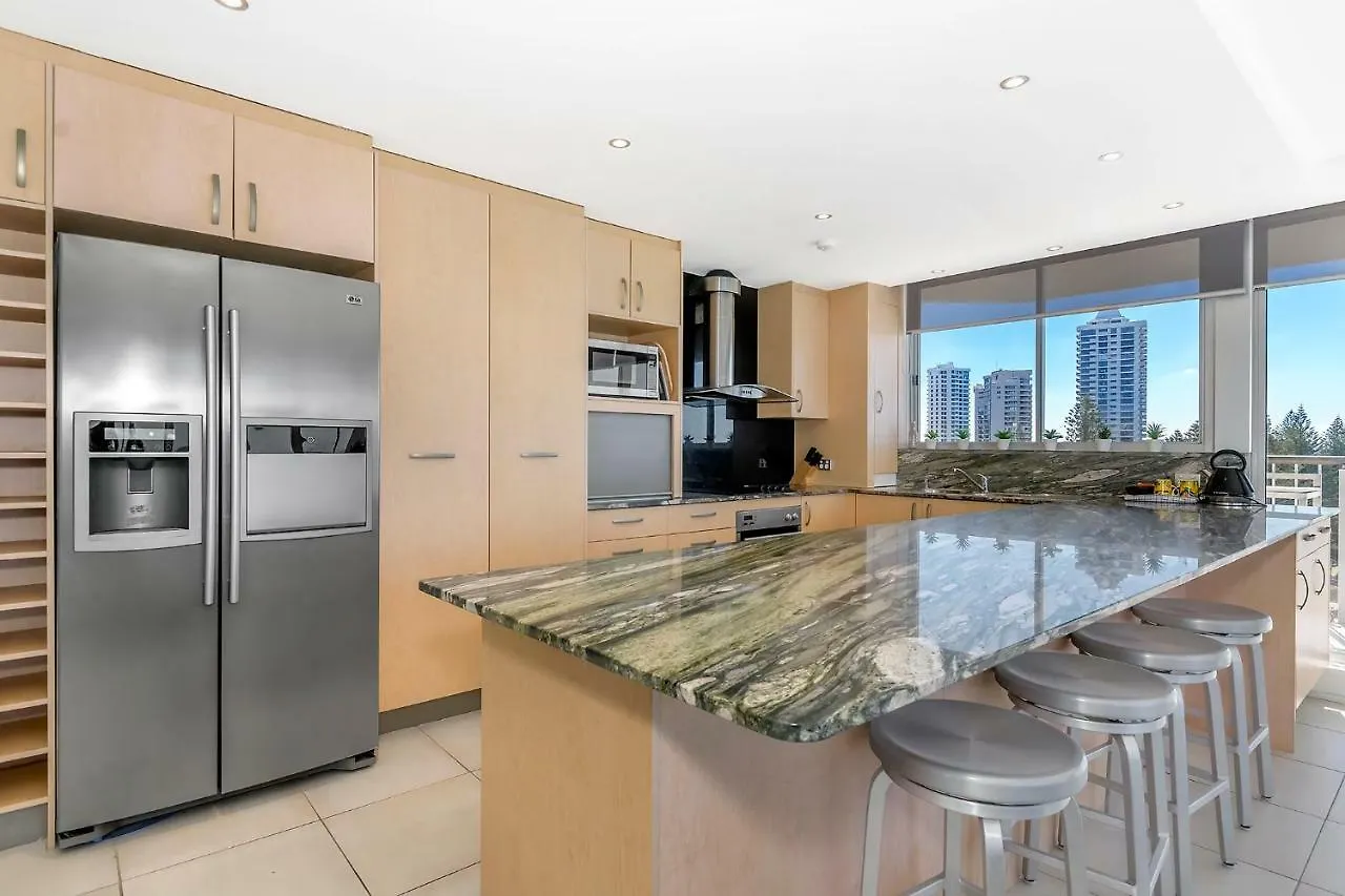 Golden Sands On The Beach - Absolute Beachfront Apartments Main Beach