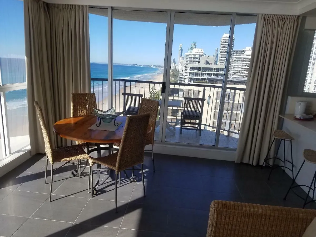 Golden Sands On The Beach - Absolute Beachfront Apartments Main Beach 4*,  Australia
